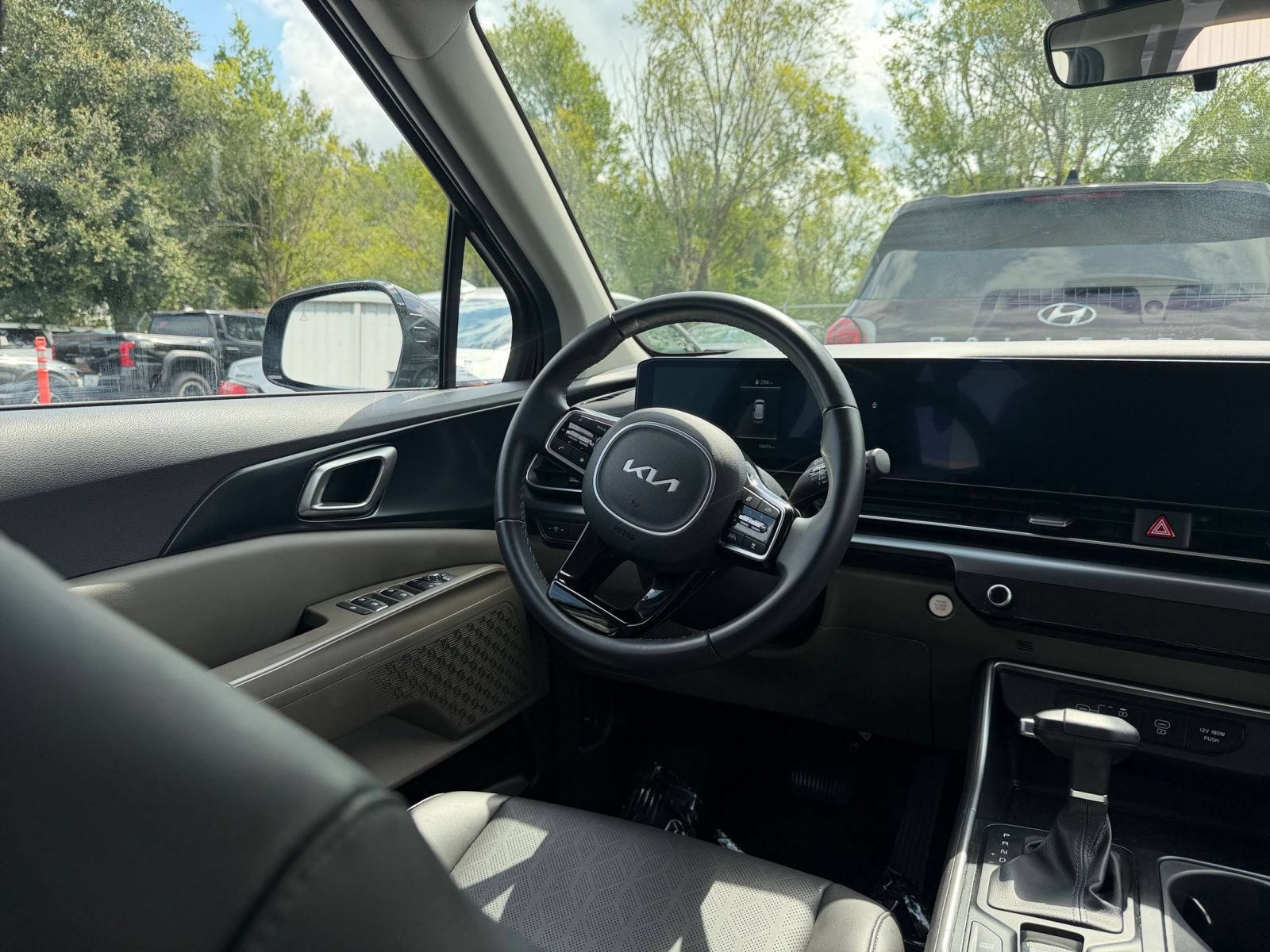 Used 2026 Kia Carnival FWD image 37