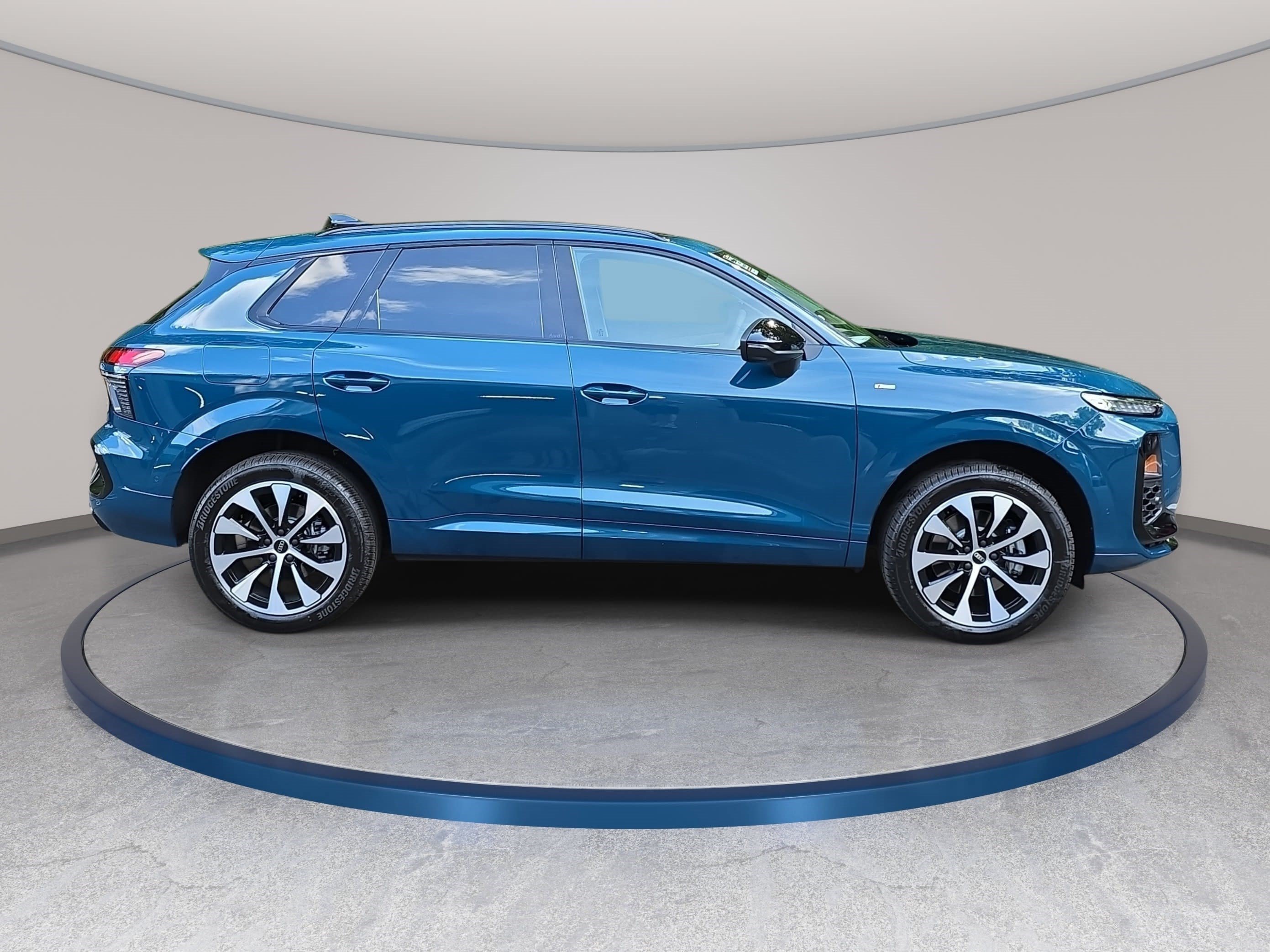 New 2026 Audi Q3 quattro 2.0T AWD/4WD image 4