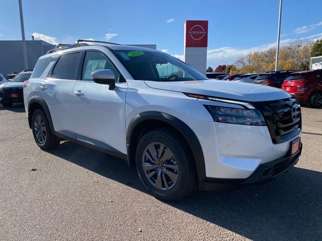 New 2025 Nissan Pathfinder SV w/ Black Appearance Package image 7