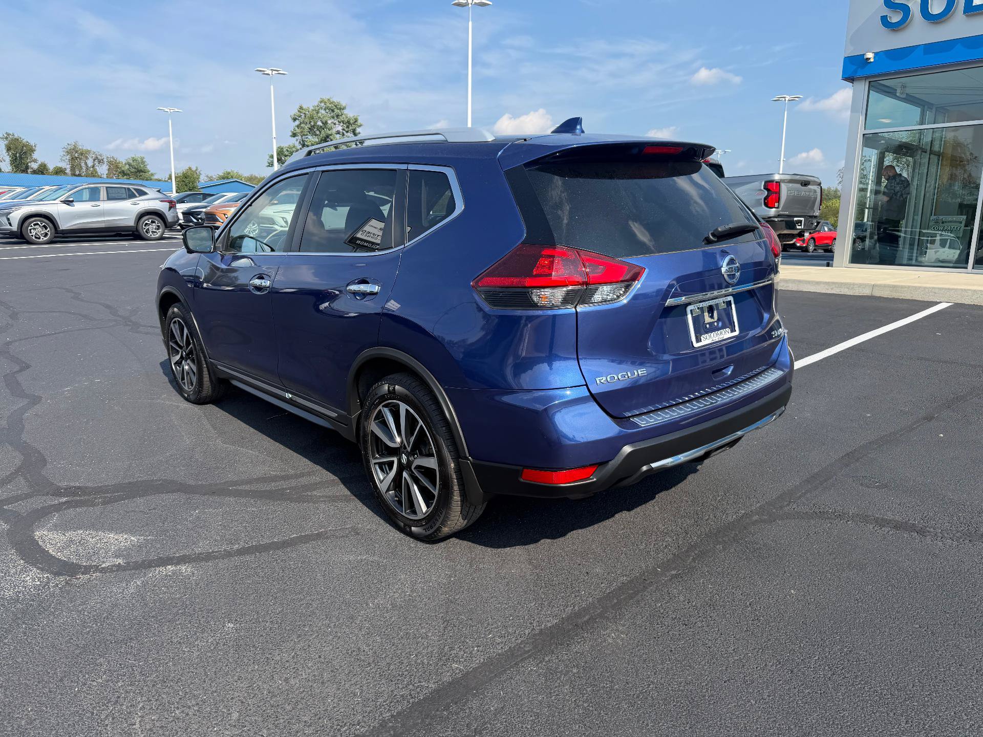 Used 2018 Nissan Rogue SL w/ Premium Package AWD/4WD image 4