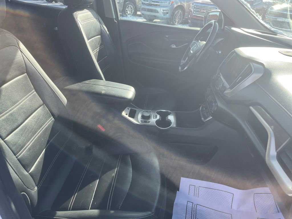 Used 2022 GMC Terrain Denali w/ Denali Premium Package image 31