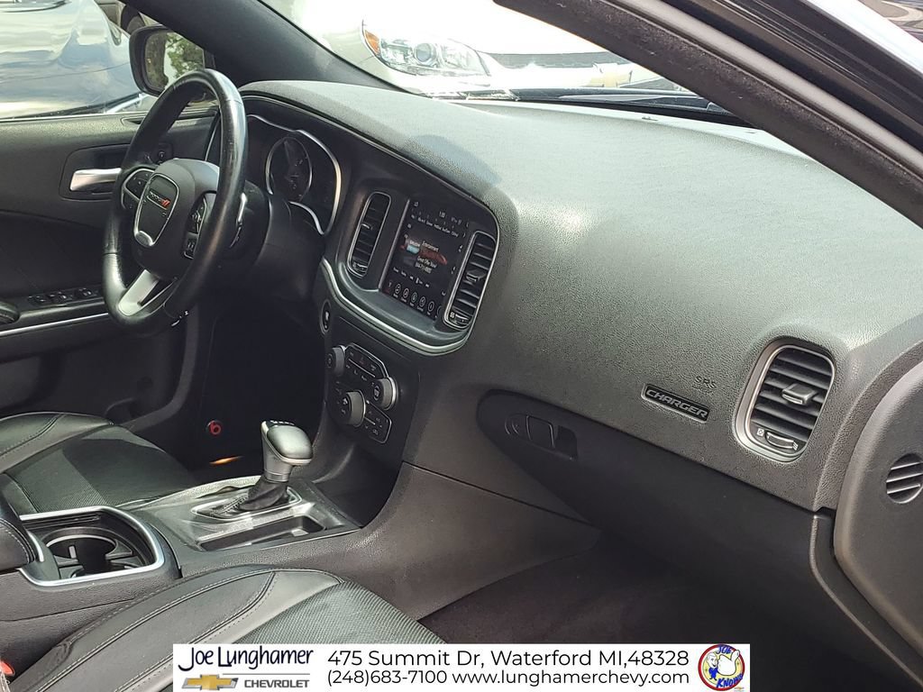 Used 2017 Dodge Charger SXT w/ AWD Premium Group image 32