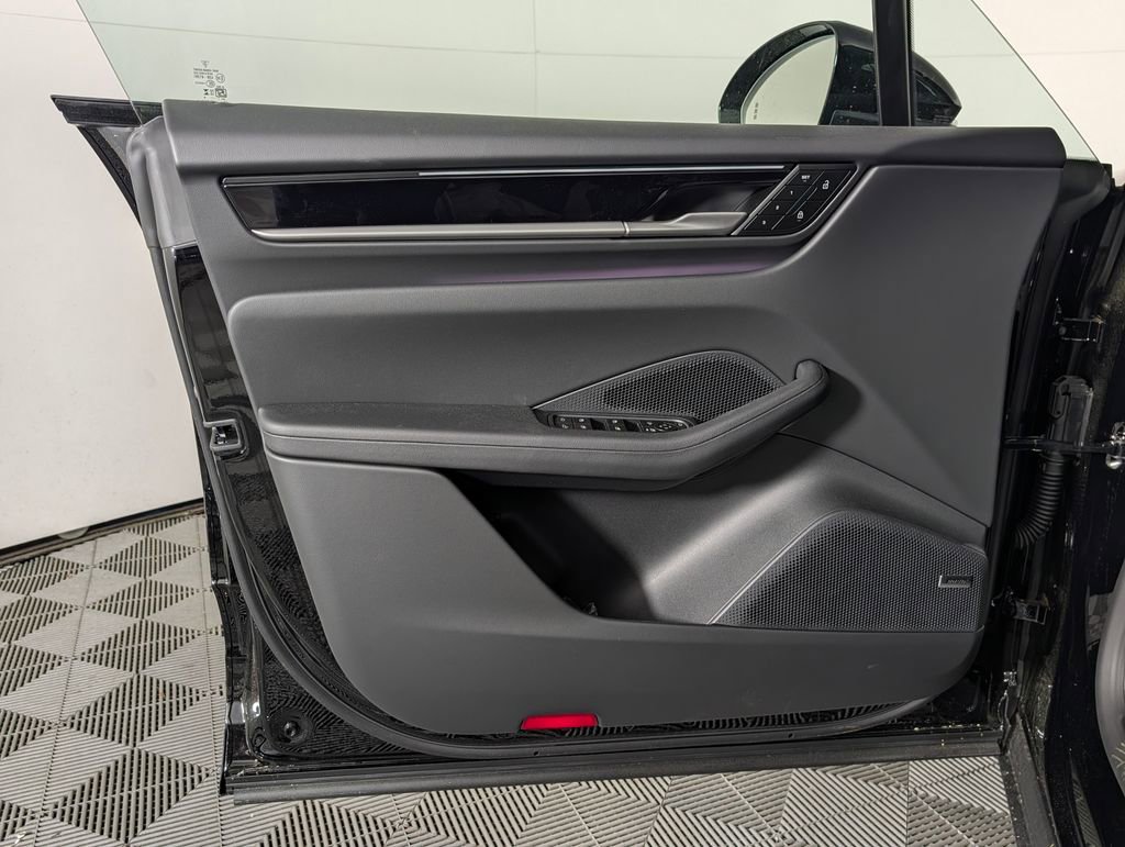 New 2026 Porsche Macan 4 Electric image 25