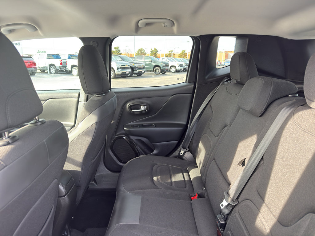 Used 2016 Jeep Renegade Latitude image 31