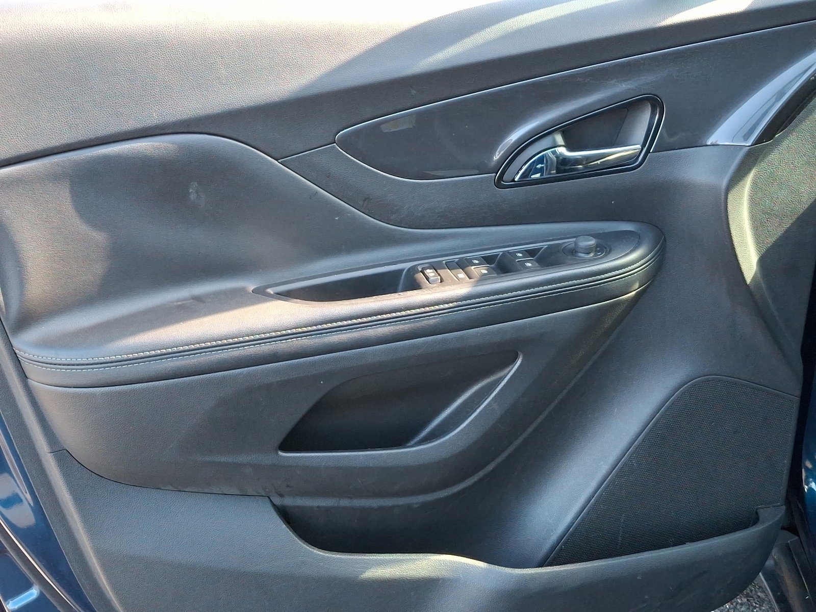 Used 2019 Buick Encore Sport Touring image 11