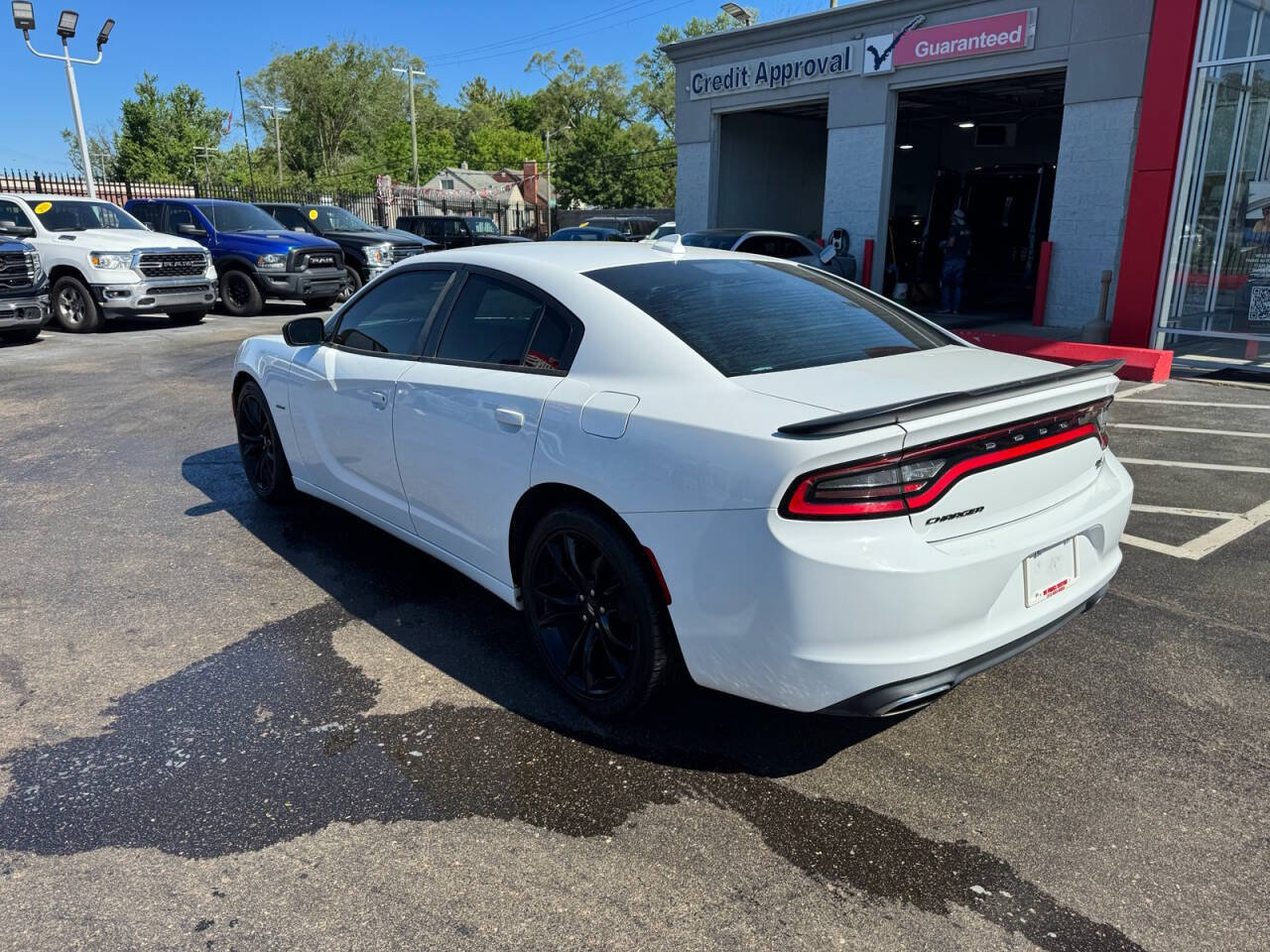 Used 2017 Dodge Charger R/T w/ Blacktop Package RWD image 7