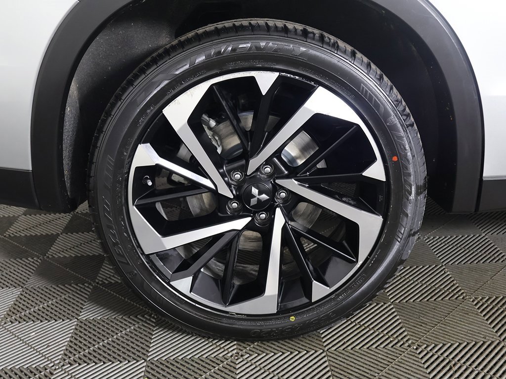 Used 2024 Mitsubishi Outlander SE image 25