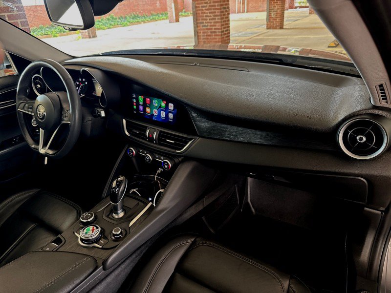 Used 2019 Alfa Romeo Giulia AWD image 25