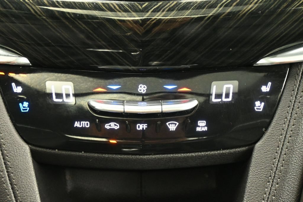 Used 2020 Cadillac XT6 Premium Luxury AWD/4WD image 19