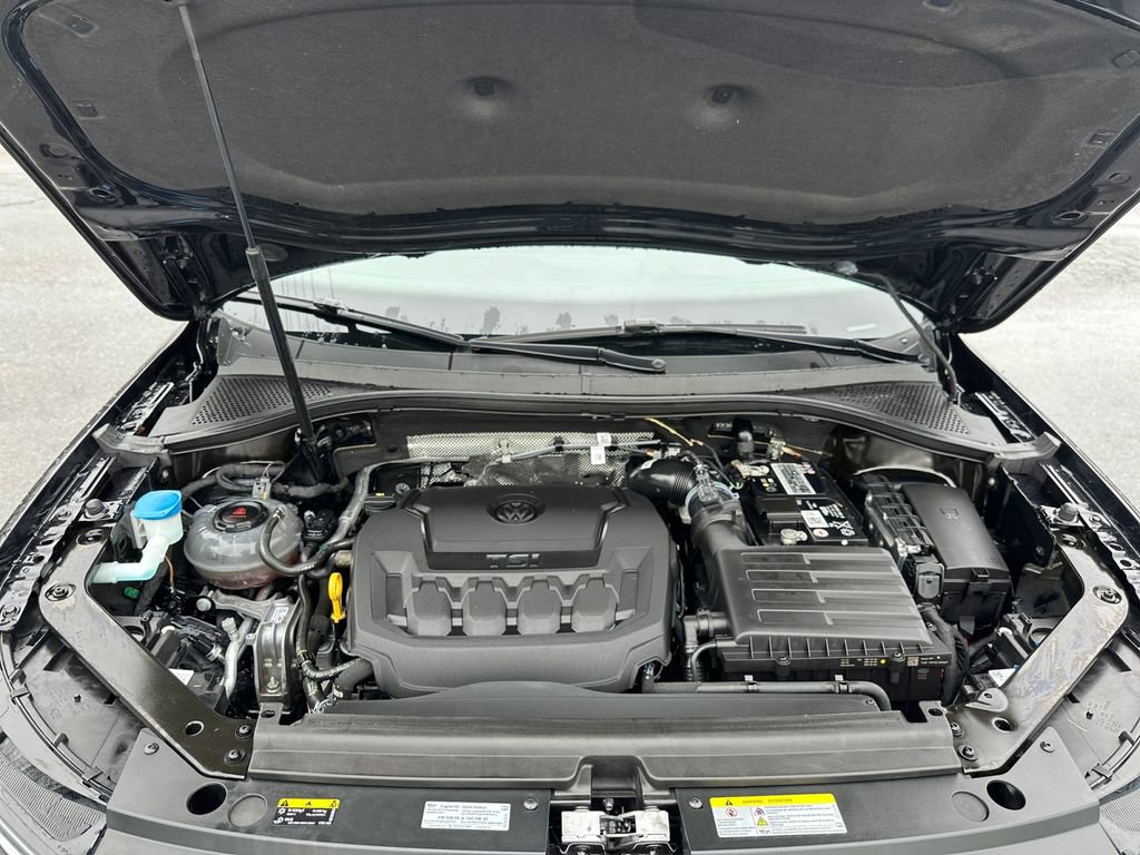 Used 2023 Volkswagen Tiguan SE R-Line image 27