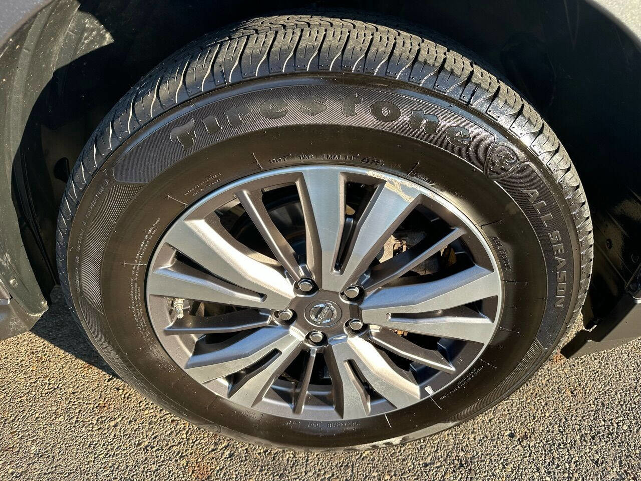 Used 2018 Nissan Pathfinder SV image 29