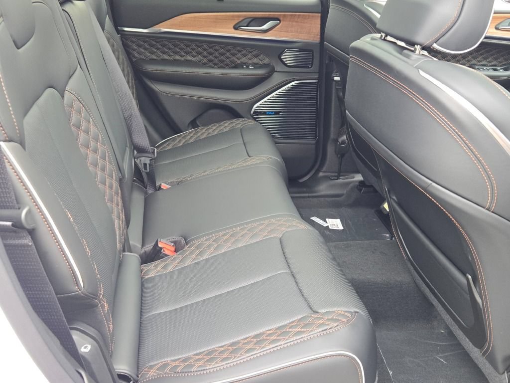 New 2027 Jeep Grand Cherokee Summit AWD/4WD image 14