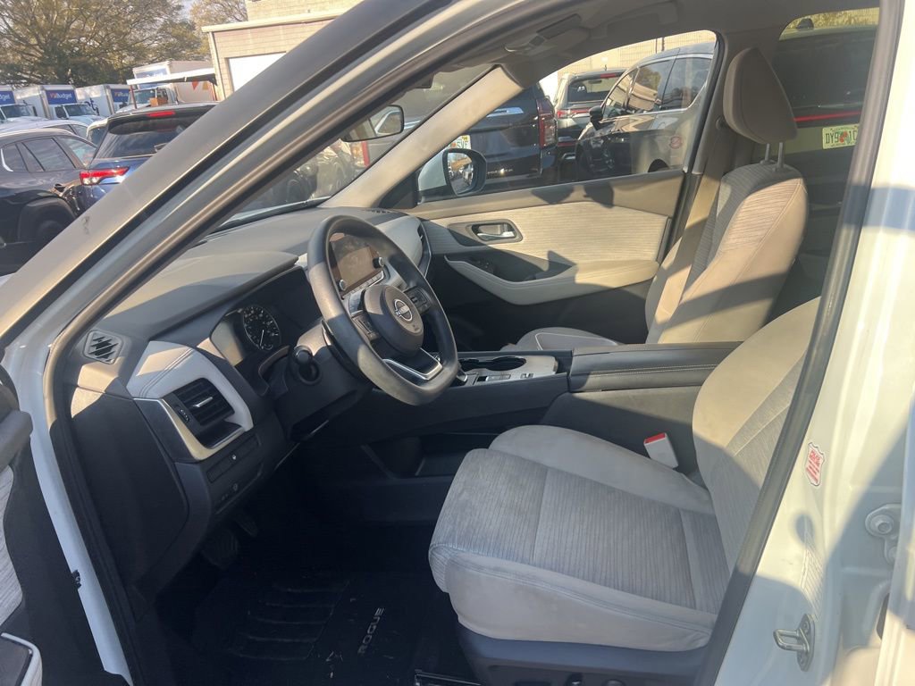 Used 2023 Nissan Rogue SV image 6