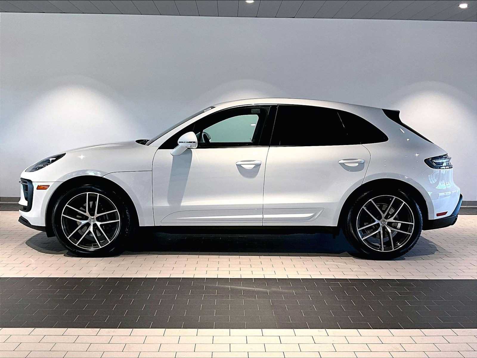 Used 2026 Porsche Macan AWD/4WD image 2