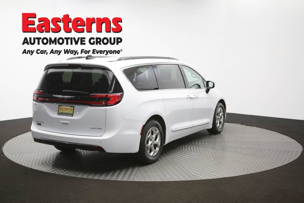 Used 2023 Chrysler Pacifica Limited FWD image 43
