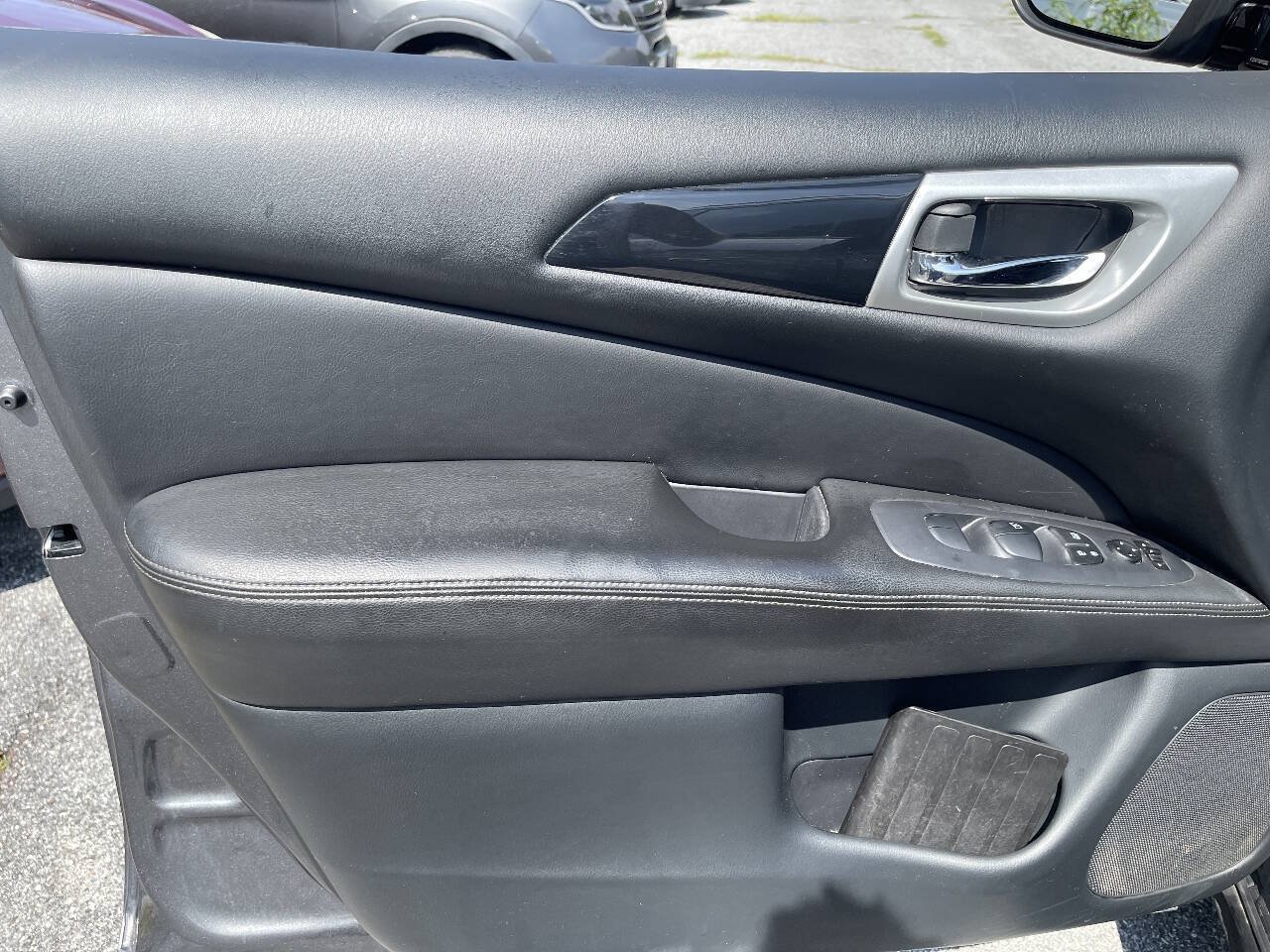 Used 2019 Nissan Pathfinder S AWD/4WD image 12