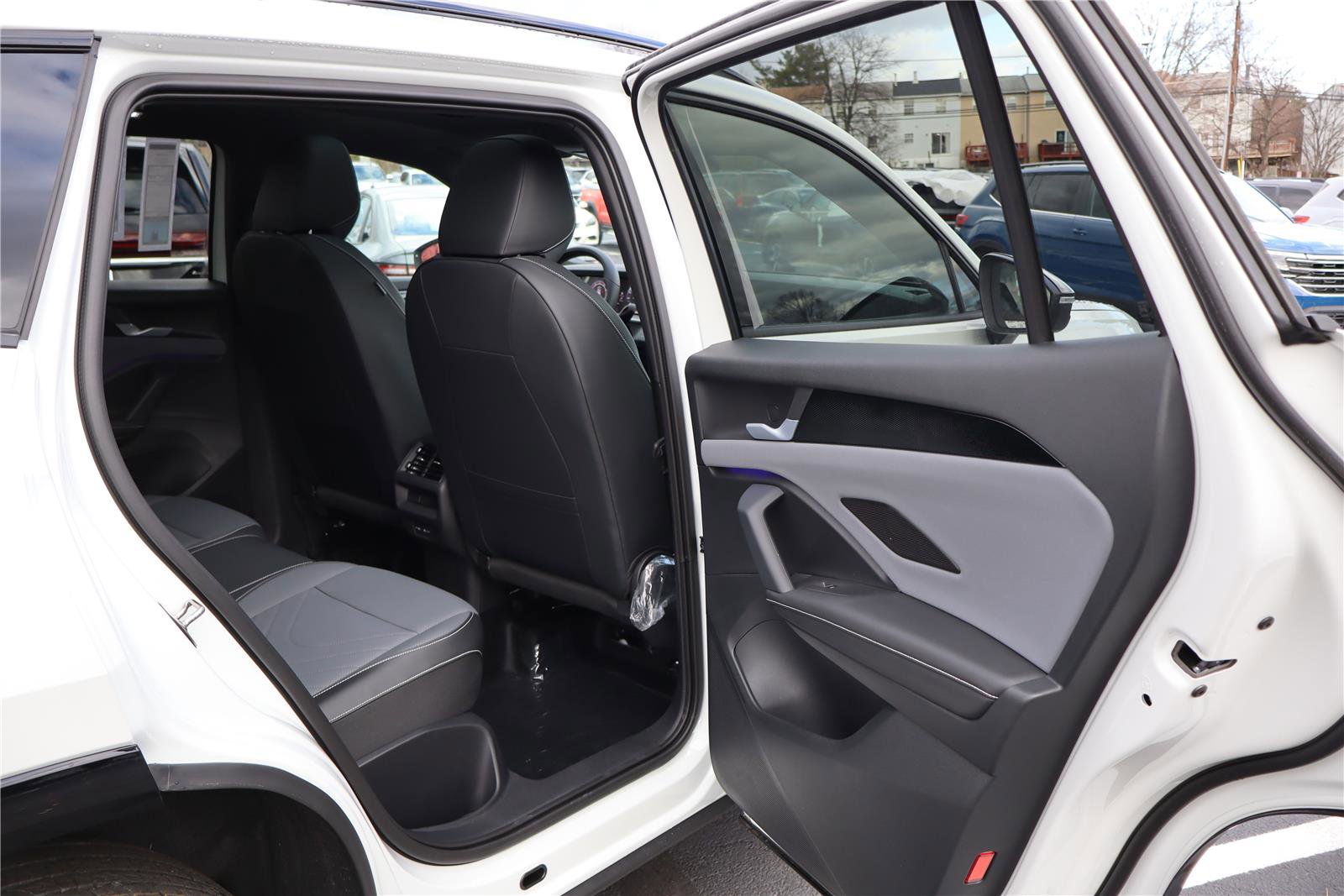 New 2026 Volkswagen Tiguan SE R-Line image 29