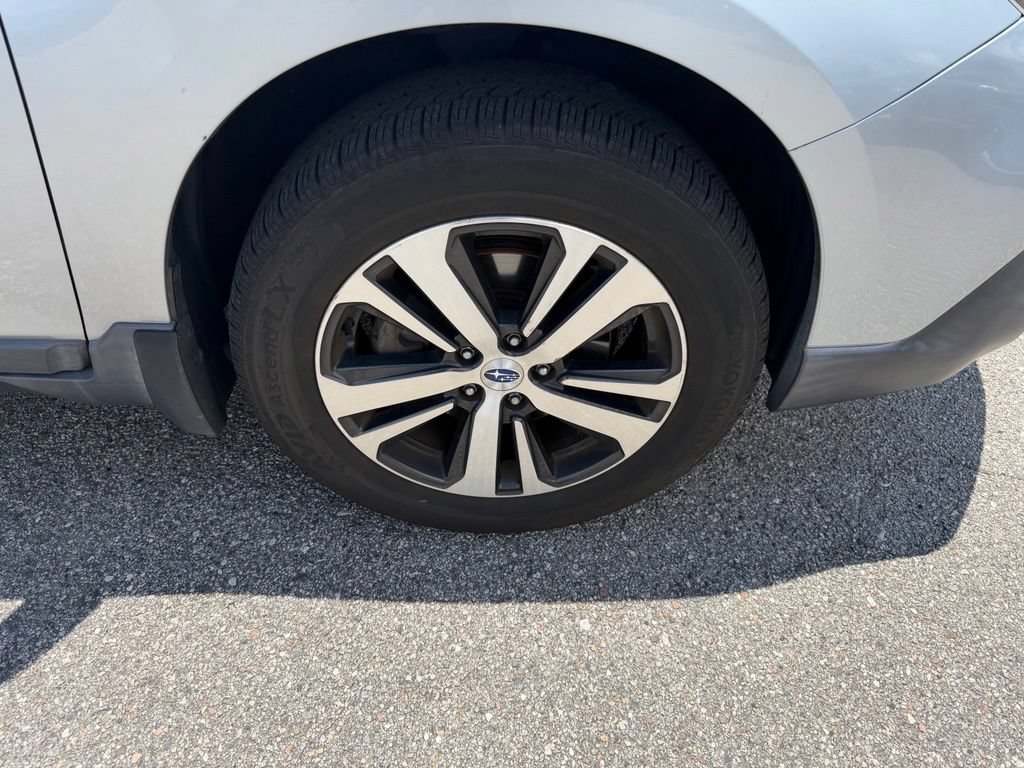Used 2019 Subaru Outback 2.5i Limited w/ Popular Package #2 AWD/4WD image 4