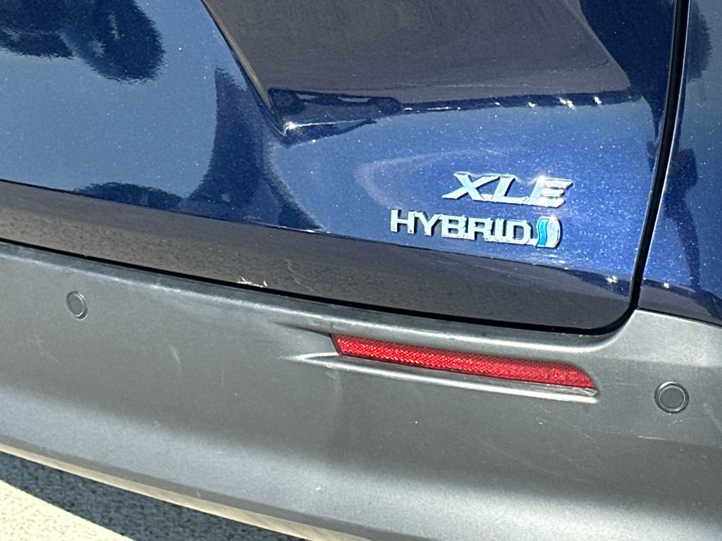 Used 2024 Toyota Sienna XLE image 5