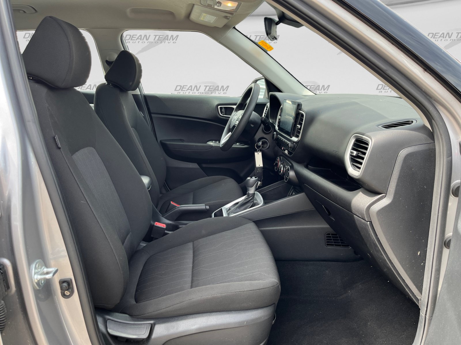 Used 2024 Hyundai Venue SE FWD image 17