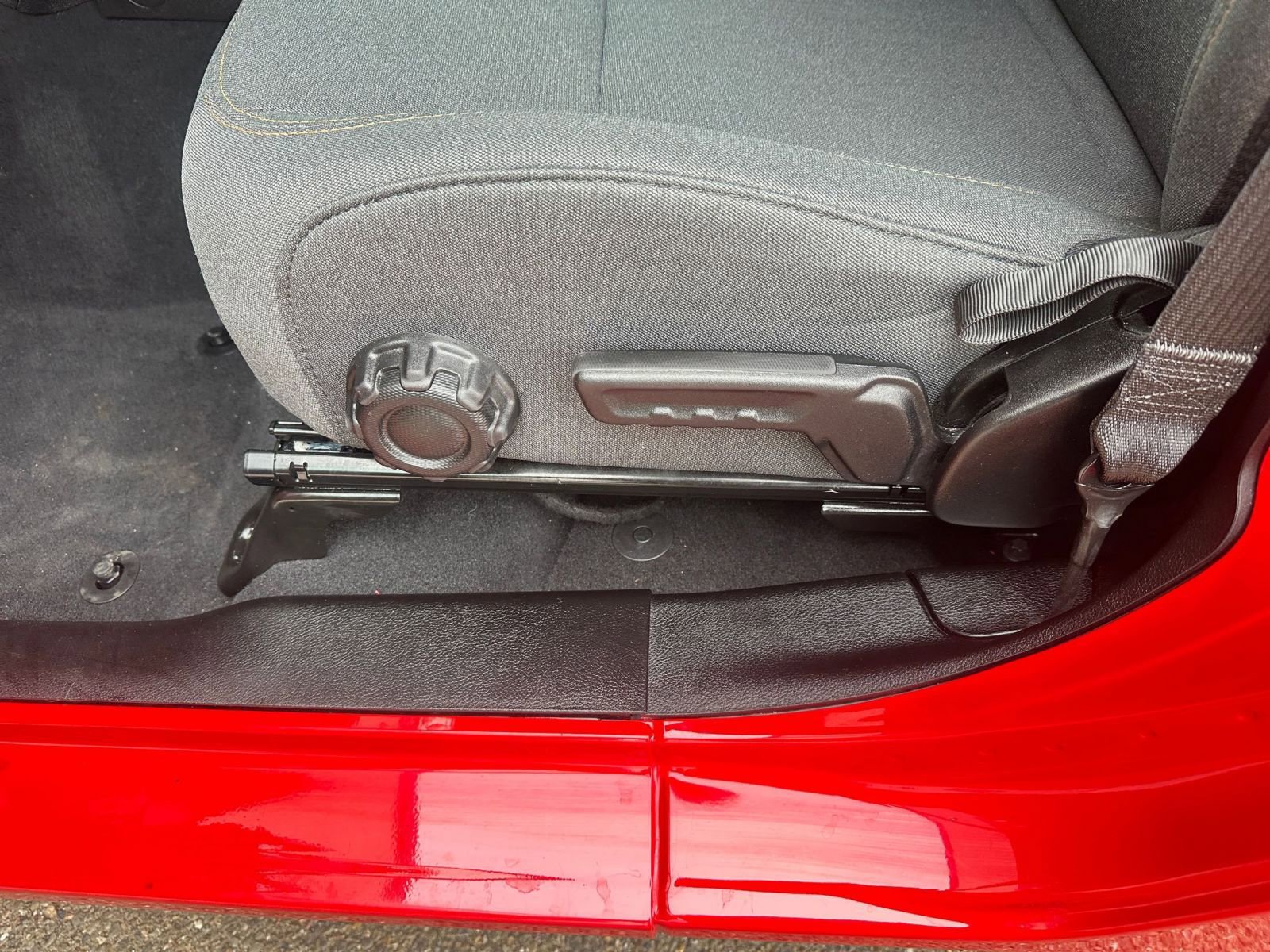 Used 2025 Jeep Wrangler Sport S image 23