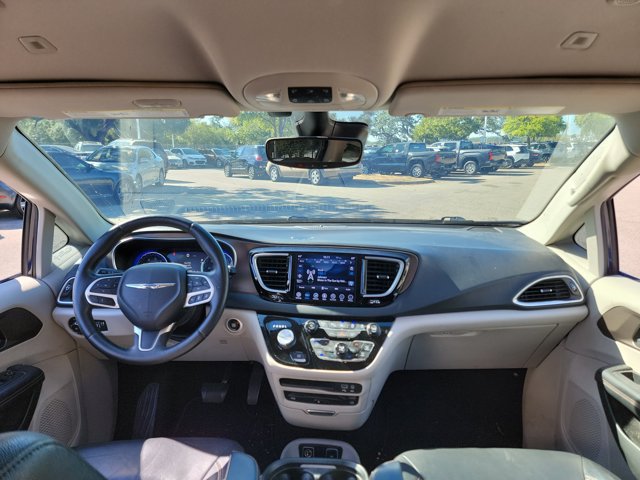 Used 2018 Chrysler Pacifica Touring-L Plus w/ Advanced Safetytec Group FWD image 19