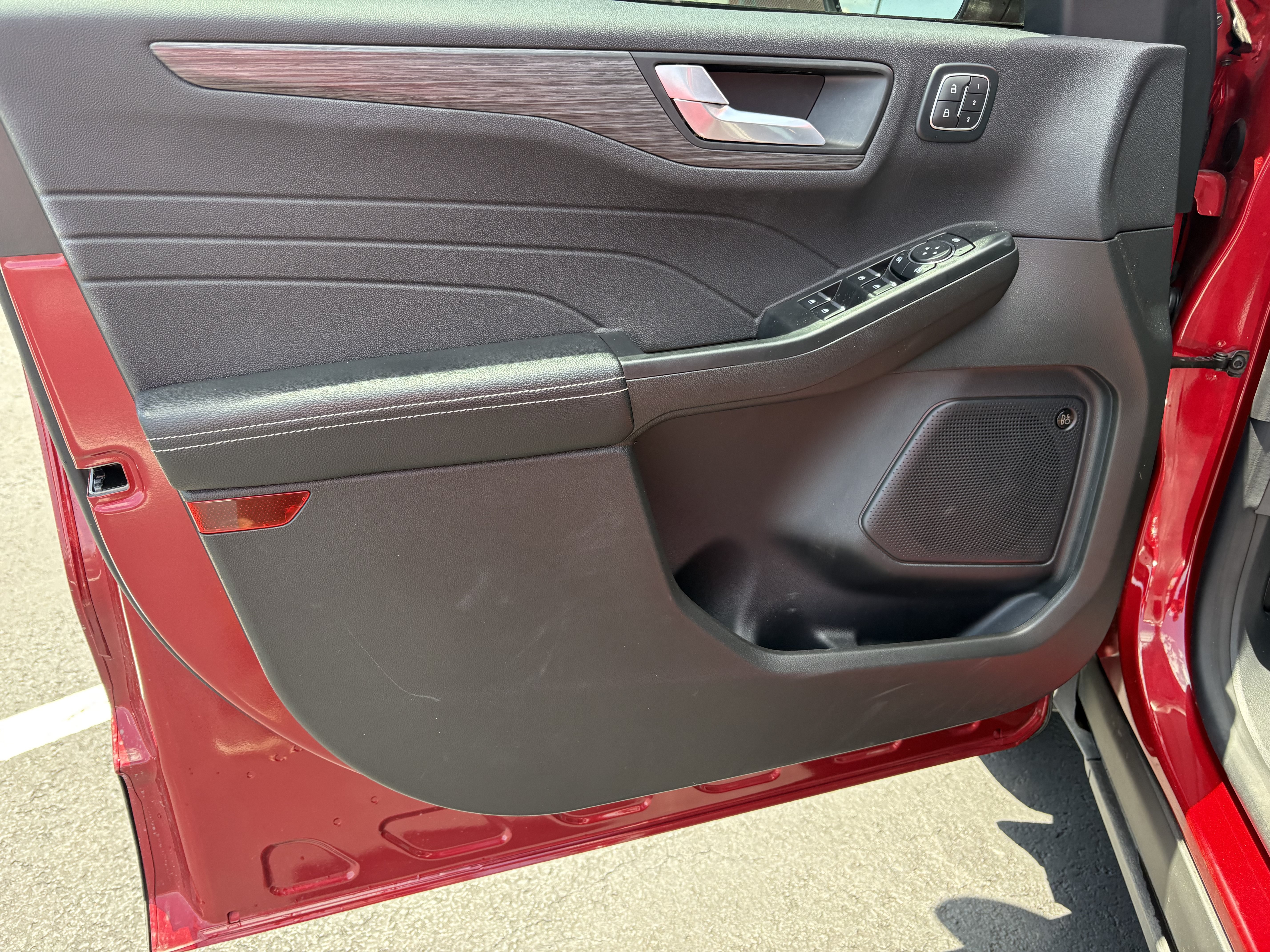 Used 2024 Ford Escape SE w/ PHEV Premium Package FWD image 6