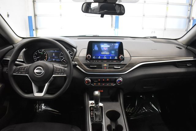 Used 2025 Nissan Altima 2.5 SV FWD image 5