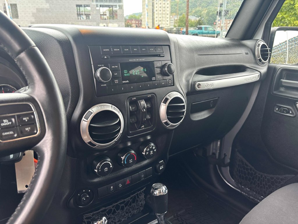 Used 2015 Jeep Wrangler Unlimited Sahara AWD/4WD image 13
