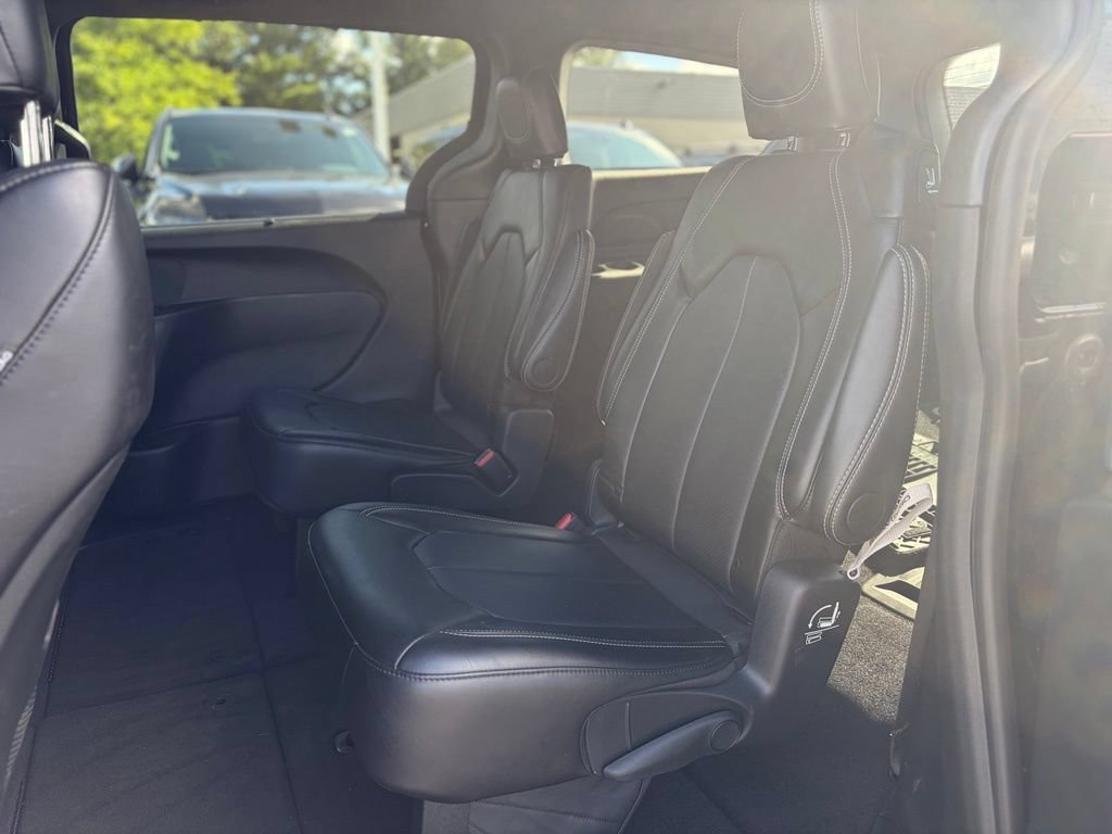 Certified 2025 Chrysler Pacifica Select FWD image 13