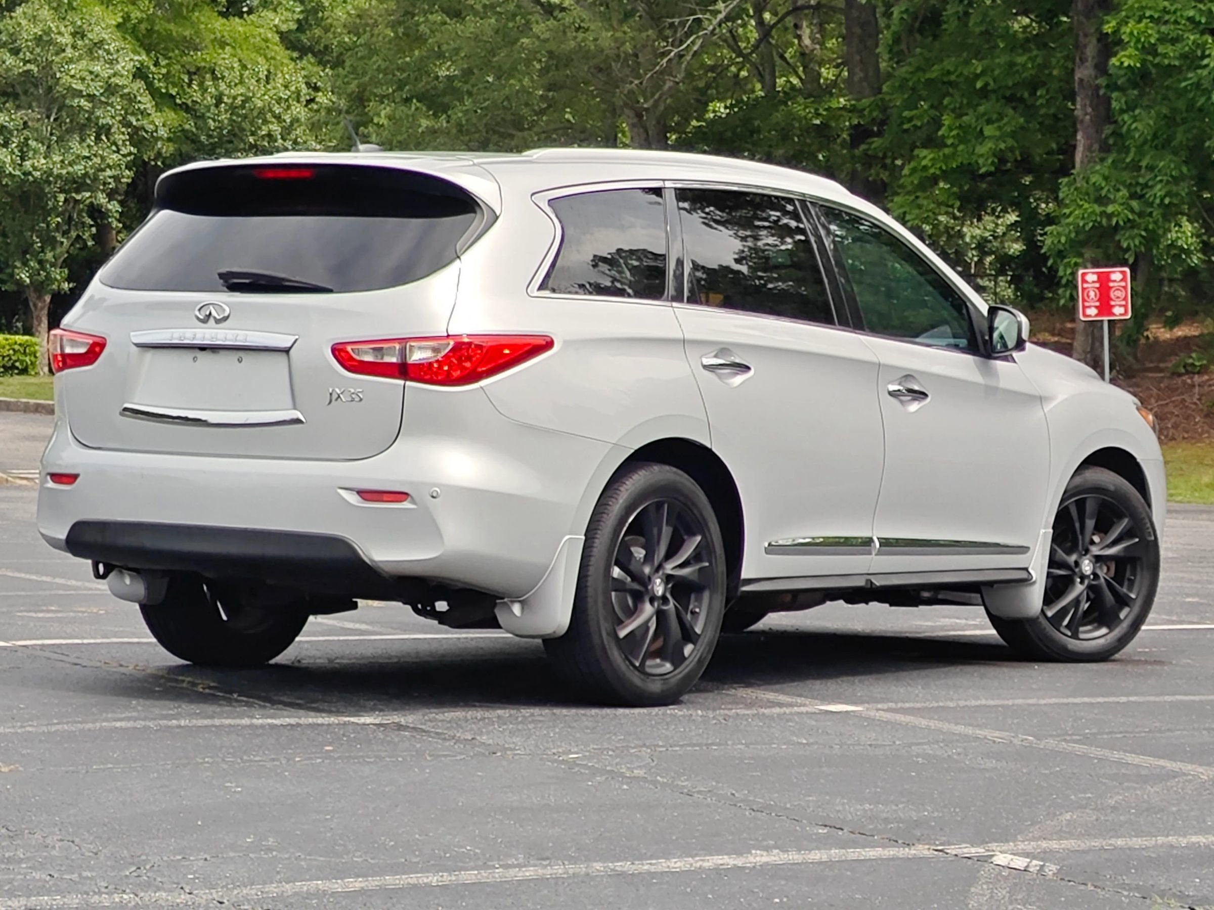 Used 2013 INFINITI JX35 AWD w/ Premium Pkg image 3