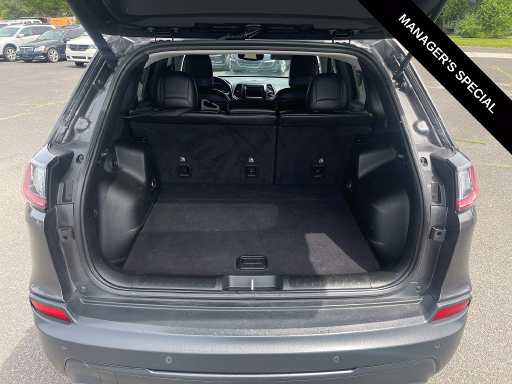 Used 2019 Jeep Cherokee Latitude Plus w/ Comfort/Convenience Group AWD/4WD image 16