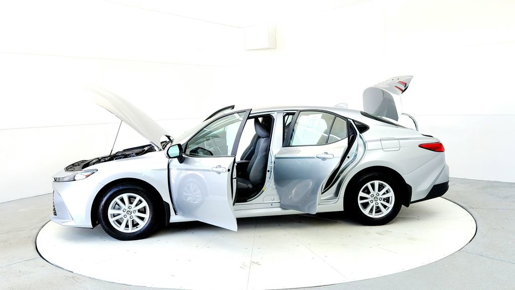 Used 2026 Toyota Camry LE AWD/4WD image 10