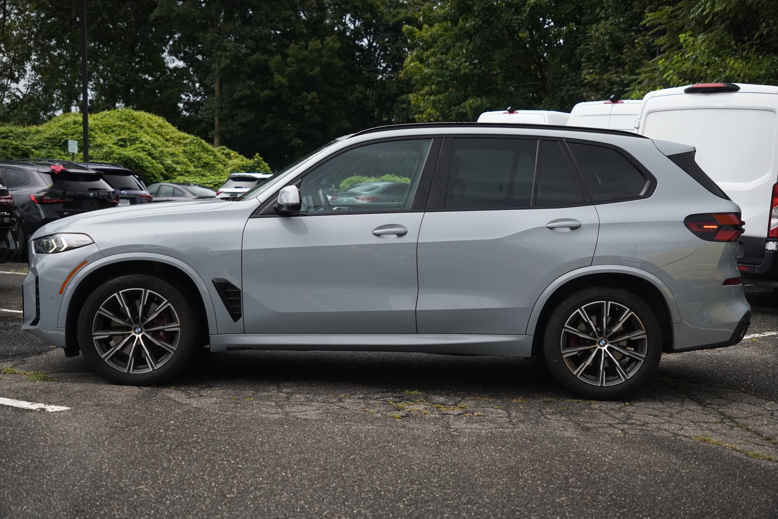 Used 2025 BMW X5 xDrive40i w/ M Sport Package AWD/4WD image 4