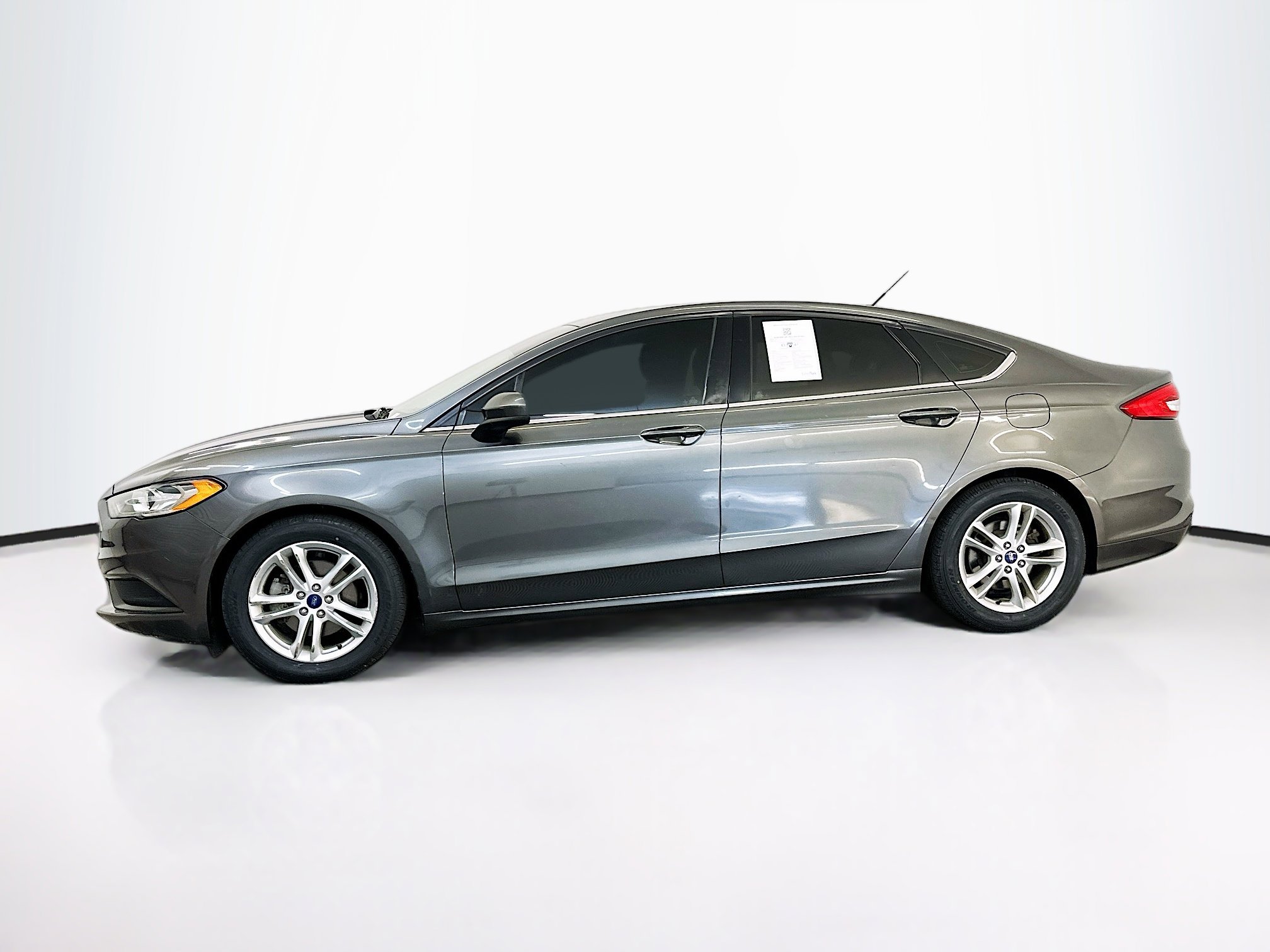 Used 2018 Ford Fusion SE image 4