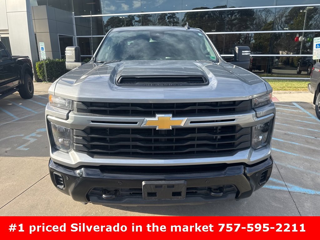 Used 2025 Chevrolet Silverado 2500 Custom w/ Custom Value Package image 2