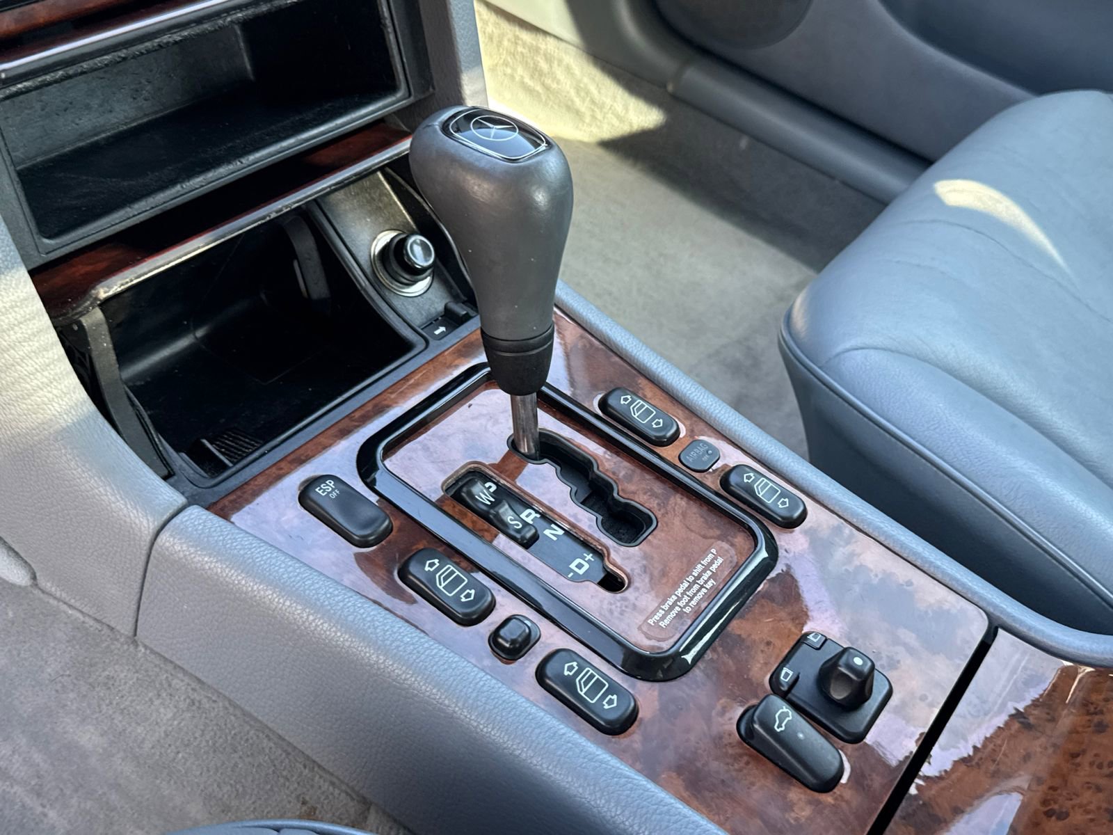 Used 2000 Mercedes-Benz E 320 Sedan image 15