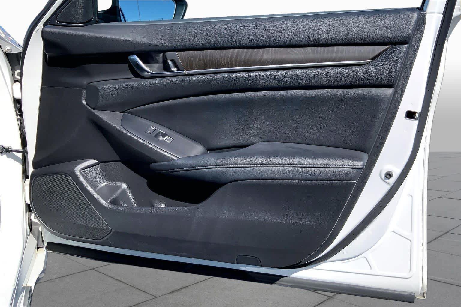 Used 2020 Honda Accord EX image 26