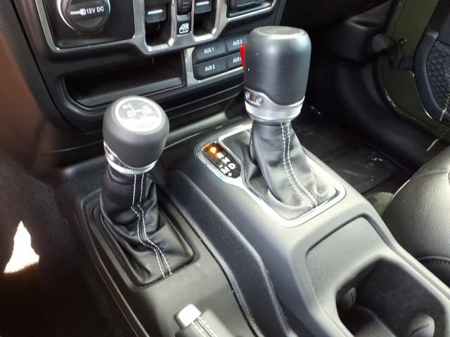 Used 2023 Jeep Wrangler Unlimited Sahara w/ Cold Weather Group AWD/4WD image 18