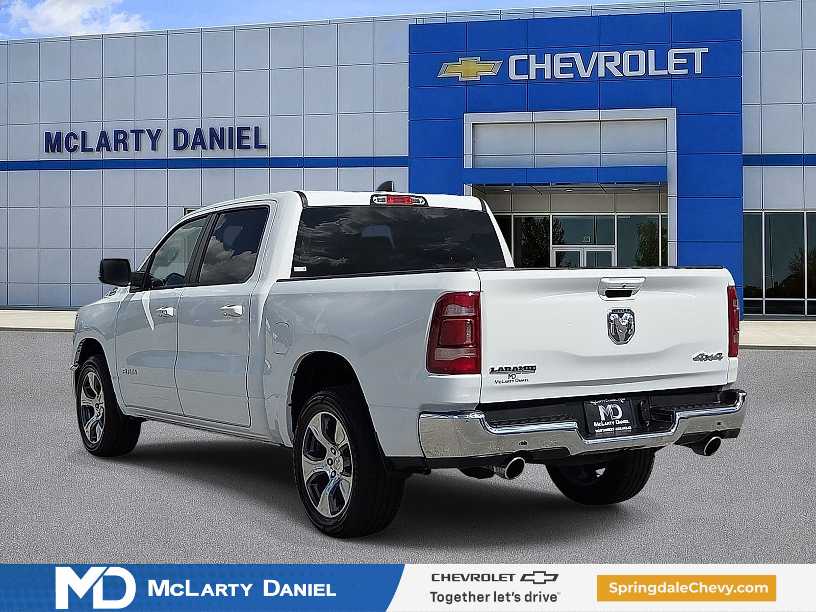 Used 2024 RAM 1500 Laramie AWD/4WD image 4