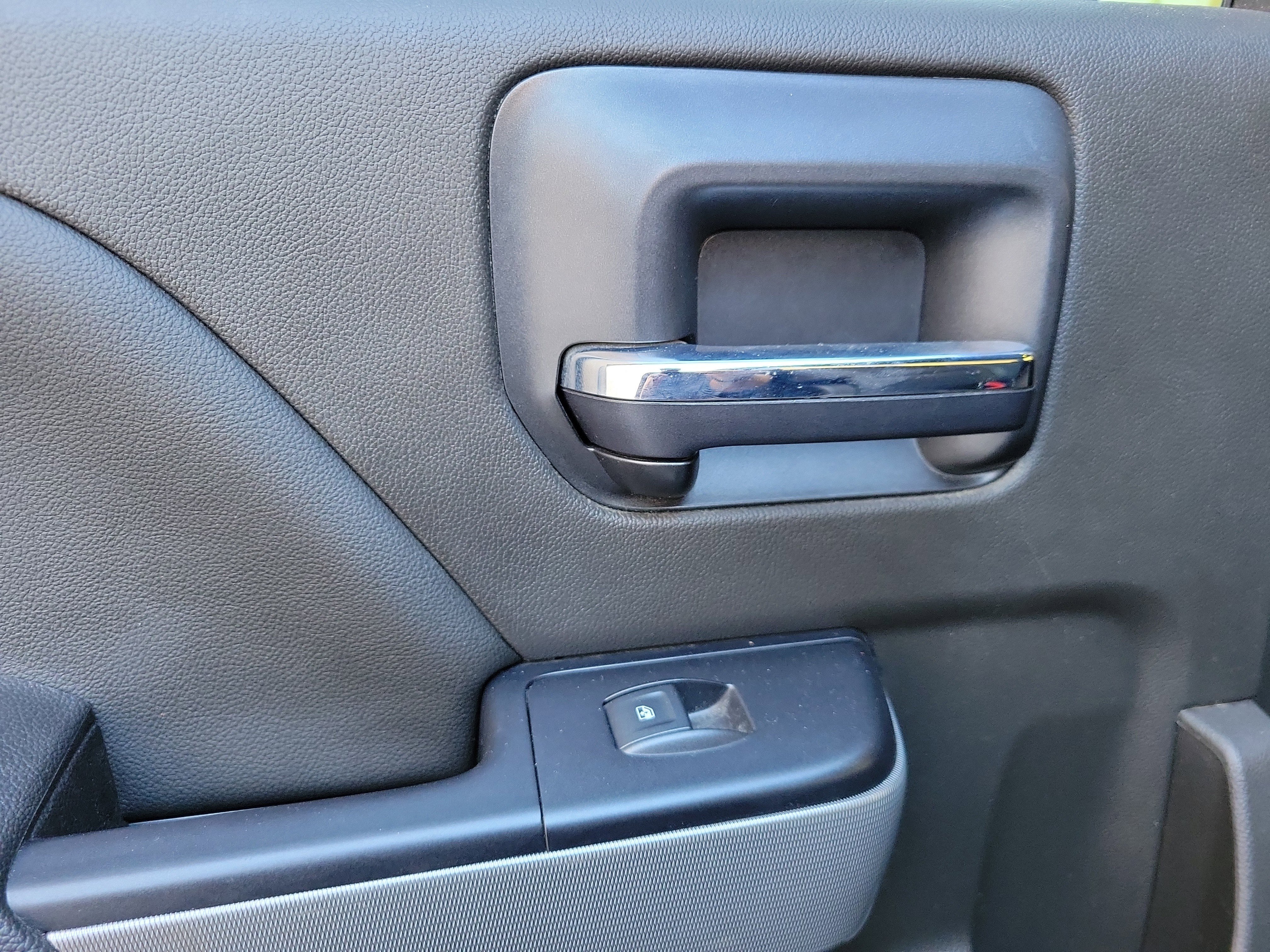 Used 2018 Chevrolet Silverado 1500 LT w/ All Star Edition image 20