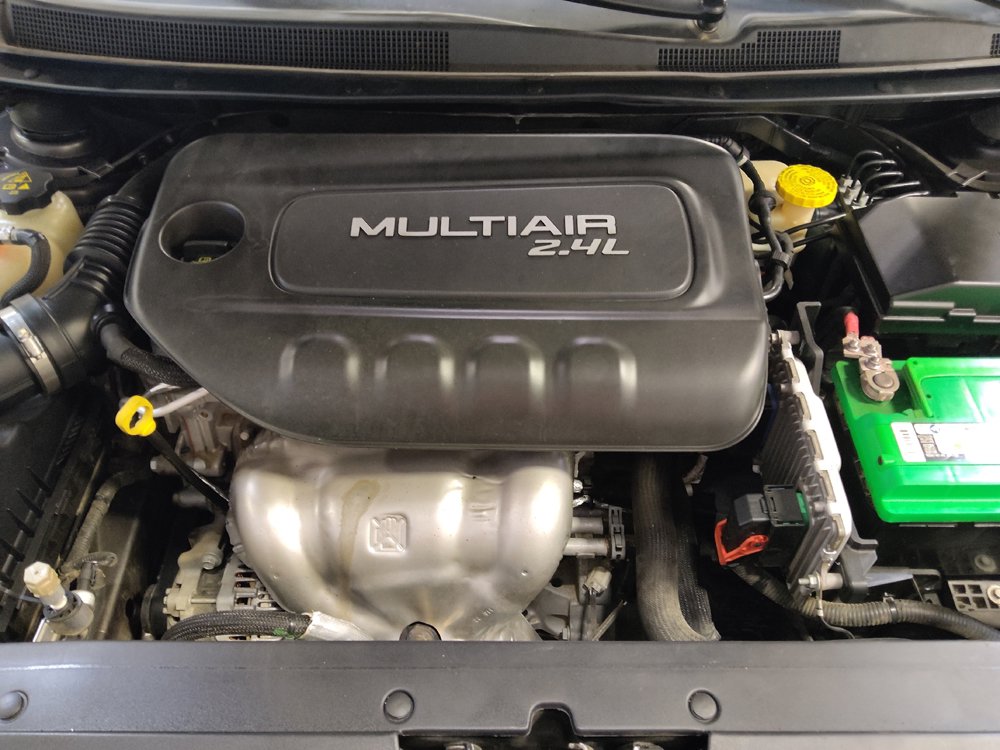 Used 2015 Chrysler 200 Limited FWD image 30