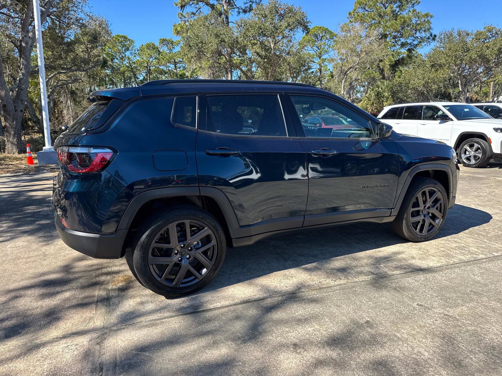 New 2026 Jeep Compass Latitude AWD/4WD image 3