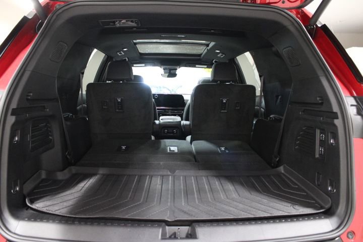 Used 2024 Chevrolet Traverse RS image 15