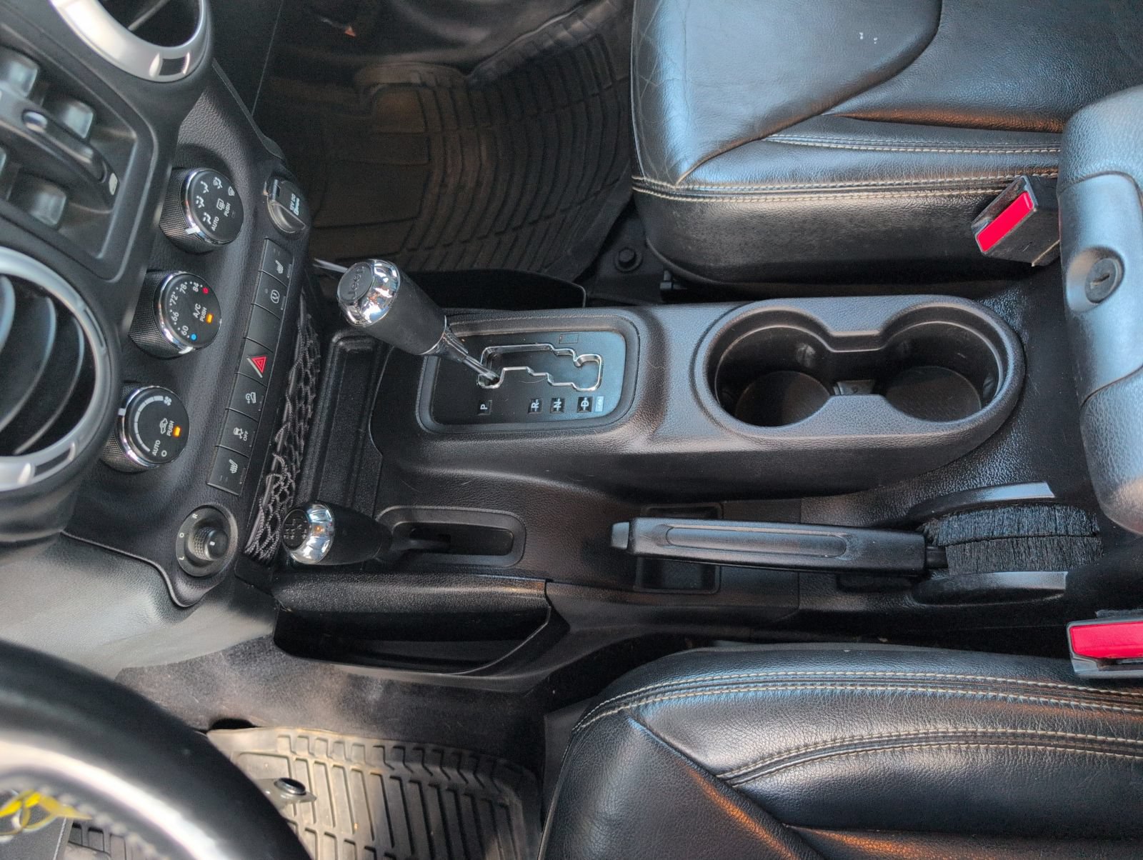 Used 2016 Jeep Wrangler Unlimited Rubicon w/ Connectivity Group AWD/4WD image 15