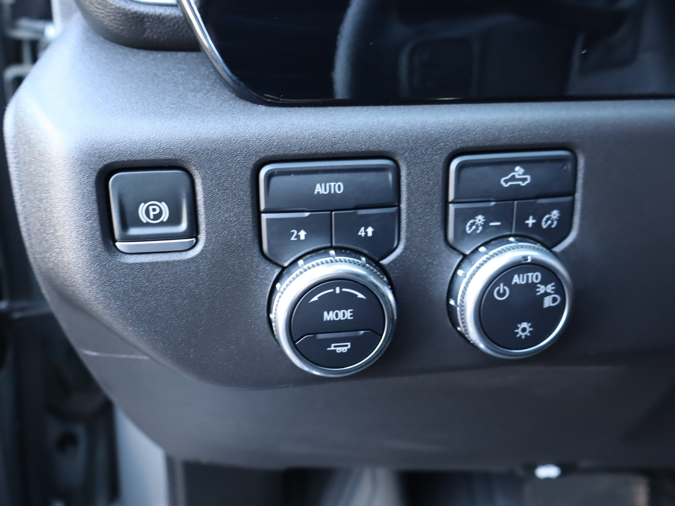 Used 2025 GMC Sierra 1500 SLE w/ Preferred Package AWD/4WD image 22