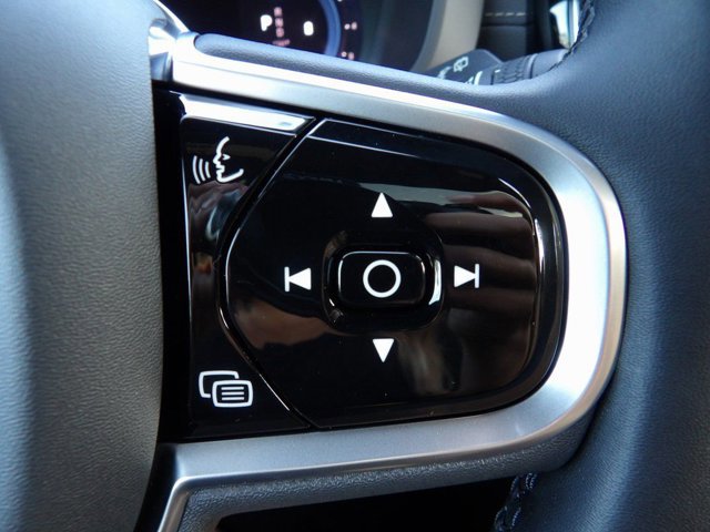 Certified 2023 Volvo XC60 B5 Ultimate w/ Climate Package image 17