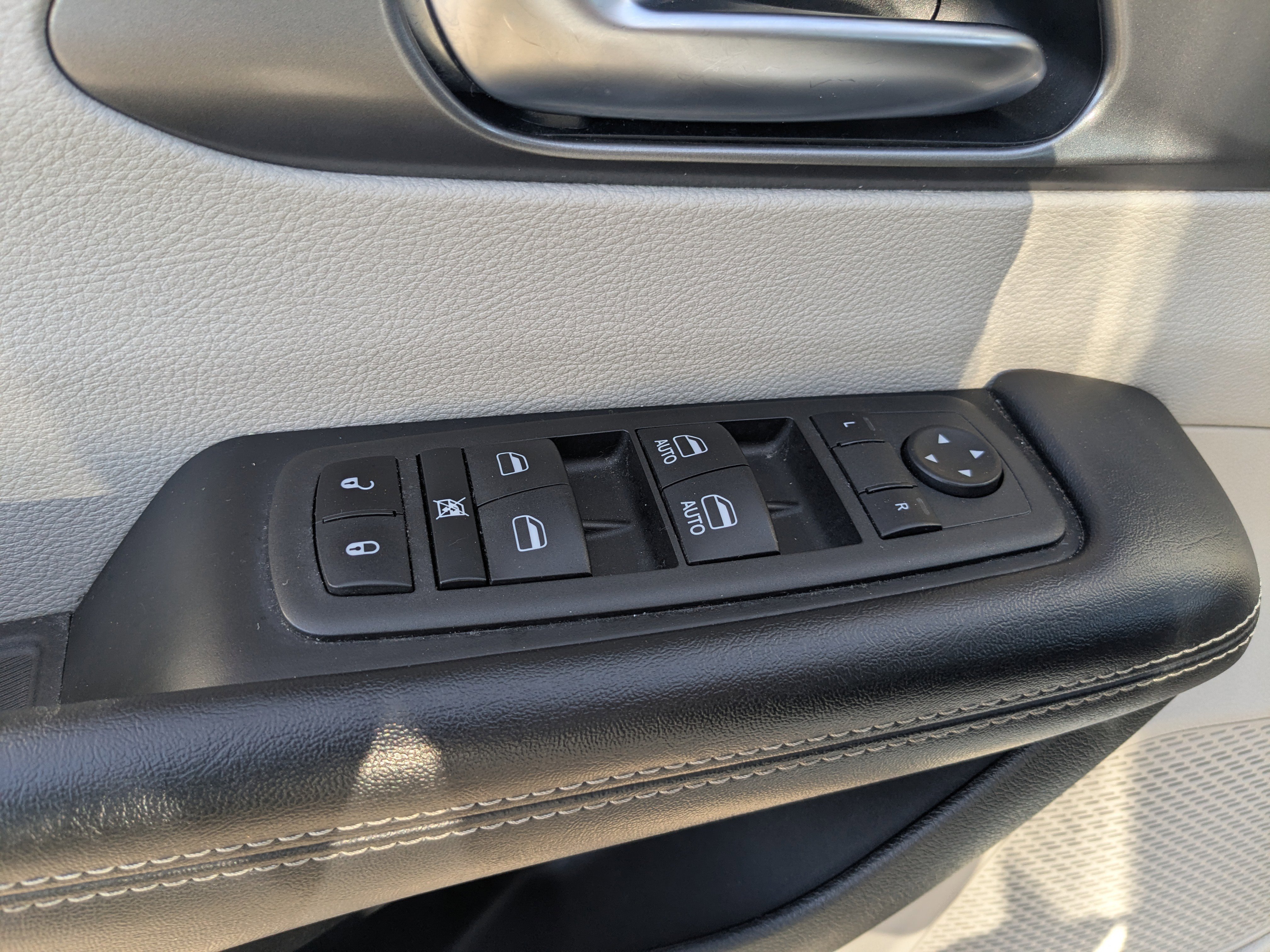 Used 2022 Chrysler Pacifica Touring-L image 31