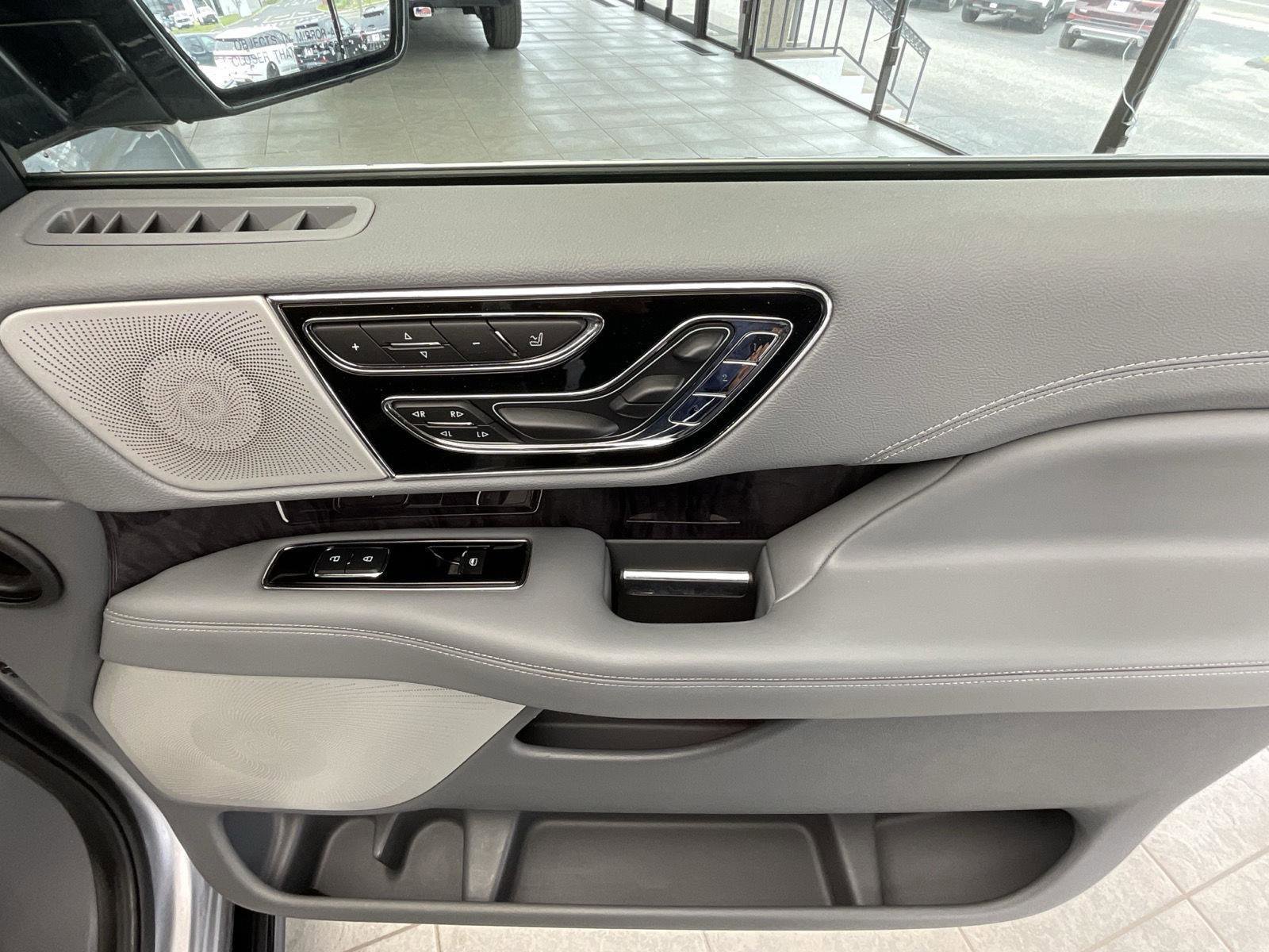 Used 2020 Lincoln Navigator L Reserve w/ Luxury Package AWD/4WD image 9