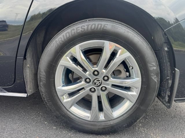 Used 2023 Toyota Sienna XSE AWD/4WD image 11